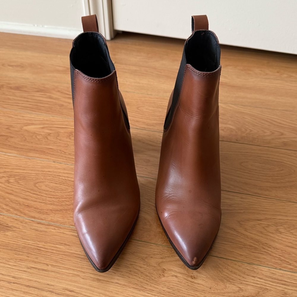 Steve Madden Brown Leather booties